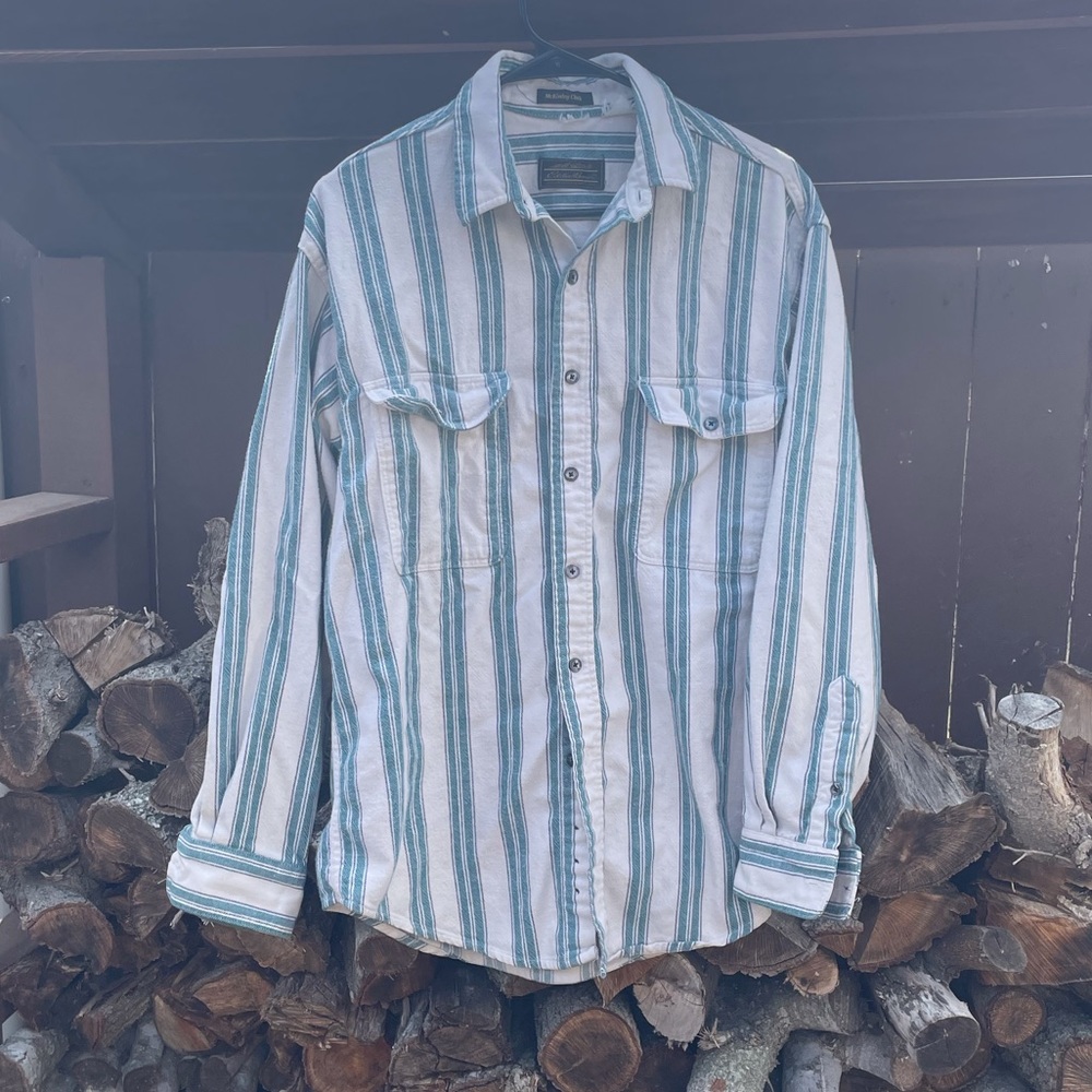 Button up. - Picture 2 of 4